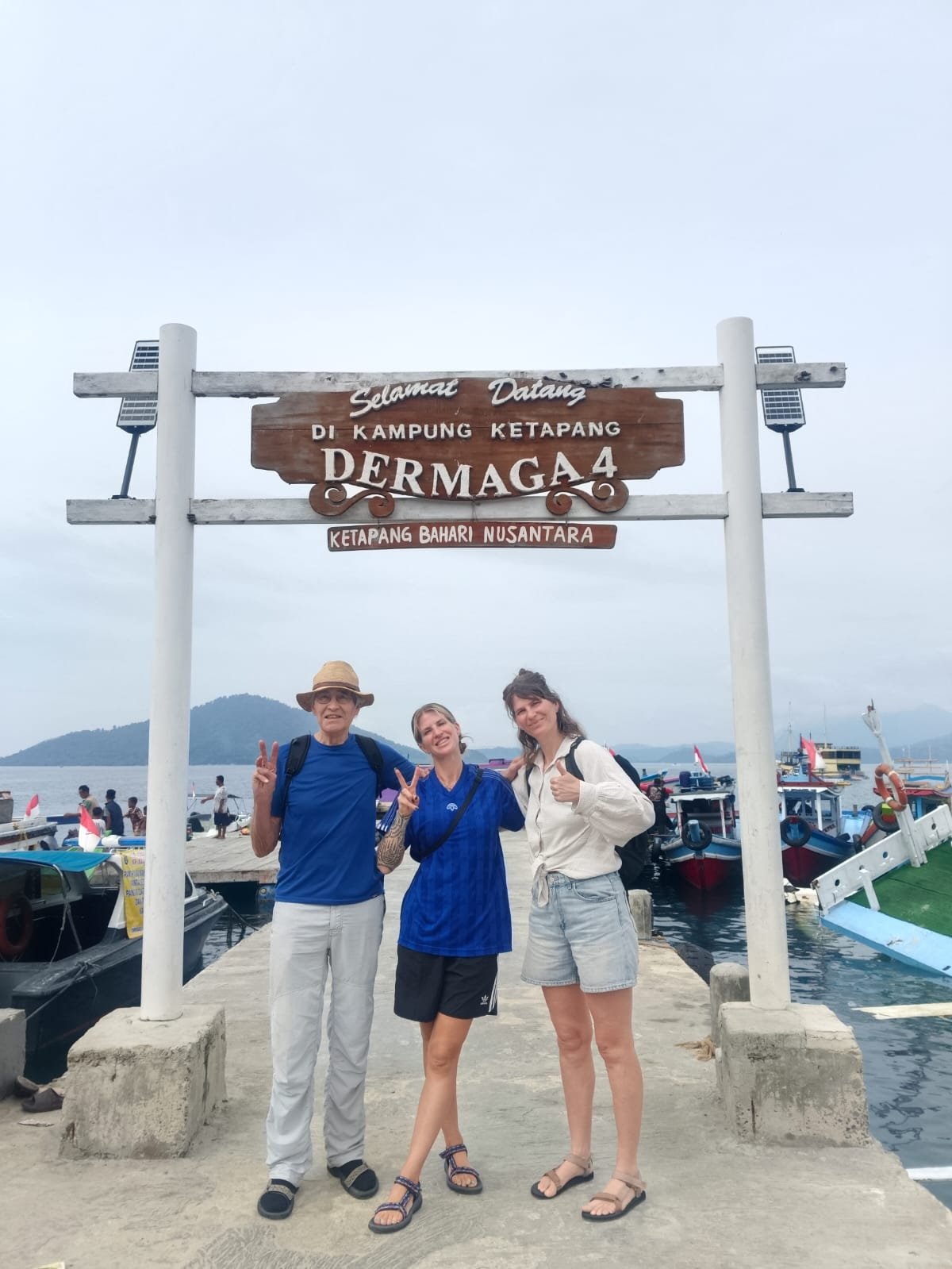 Travelers enjoying a Sumatera journey